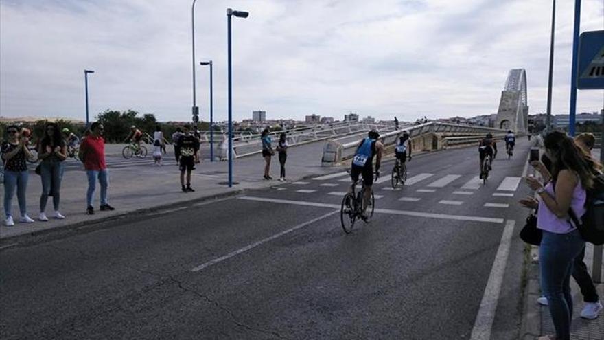 El ix triatlón contó con más de 100 participantes