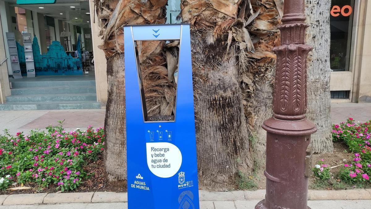 Surtidor de agua fría instalado en la Glorieta.