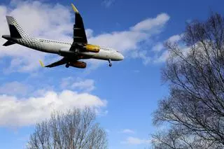 El aeropuerto de Santiago cambia Heathrow por Gatwick, pero mantendrá su vuelo diario con Londres este invierno