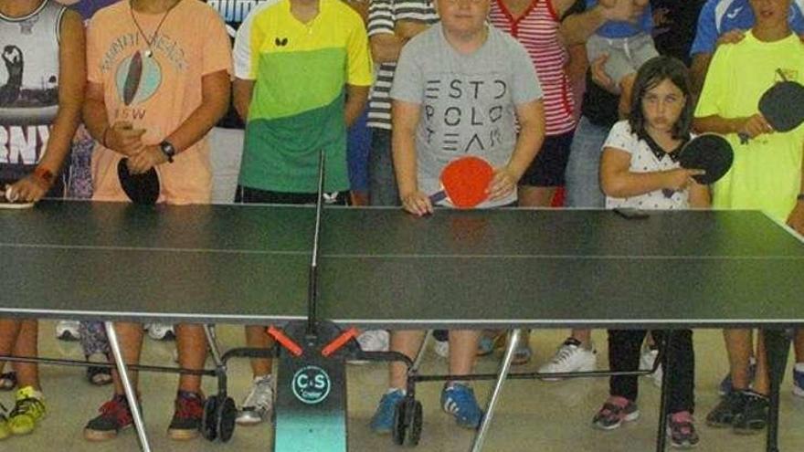 Exhibición de tenis-mesa con jugadores y técnicos en Pastoriza