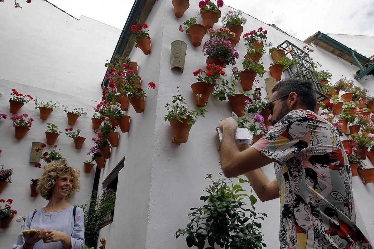 Apurando la fiesta de los patios por la Judería