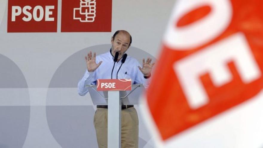 Rubalcaba: "Los ministros deberían estar en las capitales europeas"