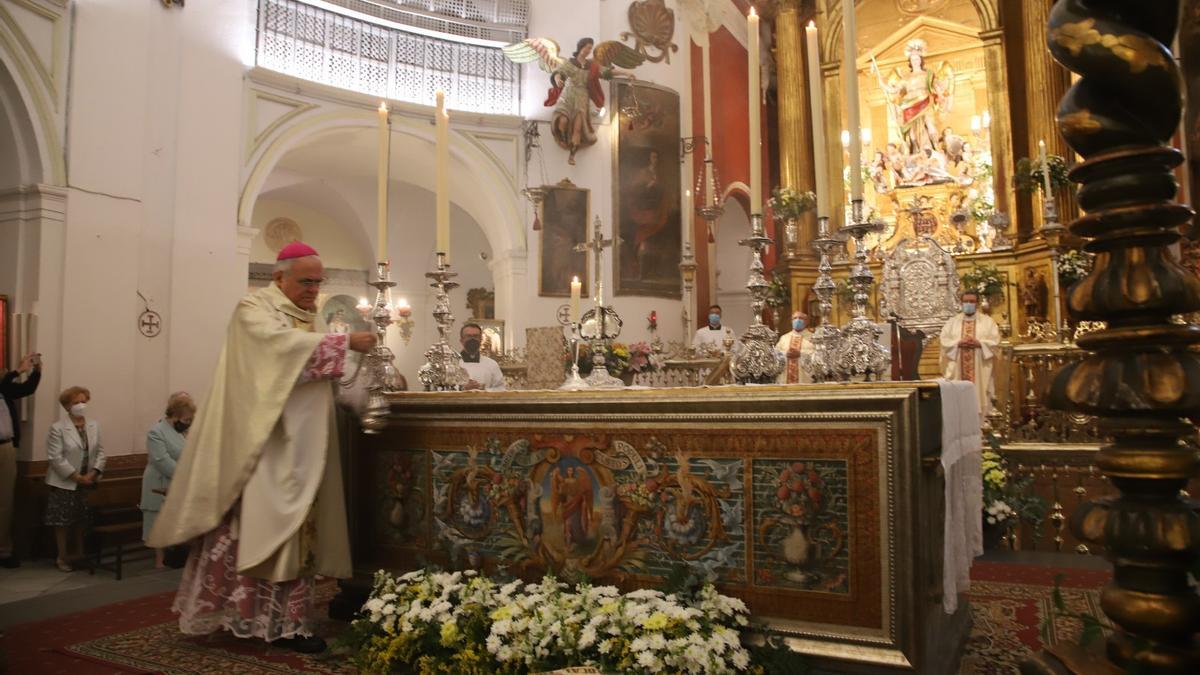 El obispo de Córdoba ha celebrado la misa en honor del Custodio de la ciudad.