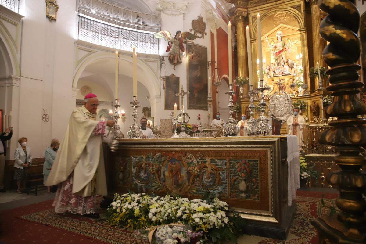 El obispo de Córdoba ha celebrado la misa en honor del Custodio de la ciudad.