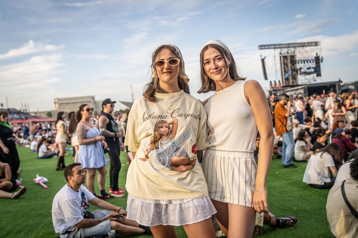 Morgan y Margot, desde Francia para ver a Sabrina Carpenter