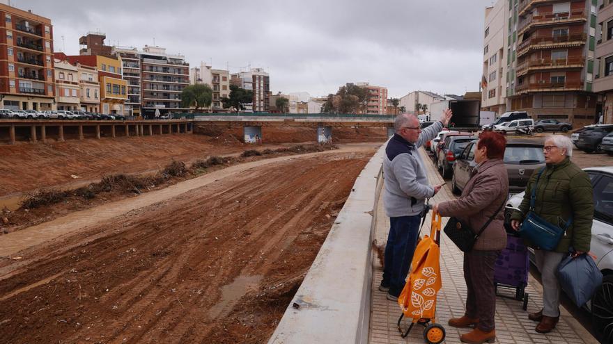 Los vecinos de Paiporta cero vigilan el caudal del barranco del Poyo