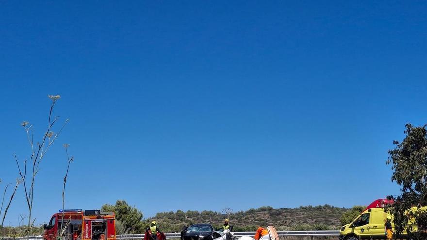 Una fallecida y tres personas heridas, entre ellas un niño, en un accidente de tráfico en Benissa
