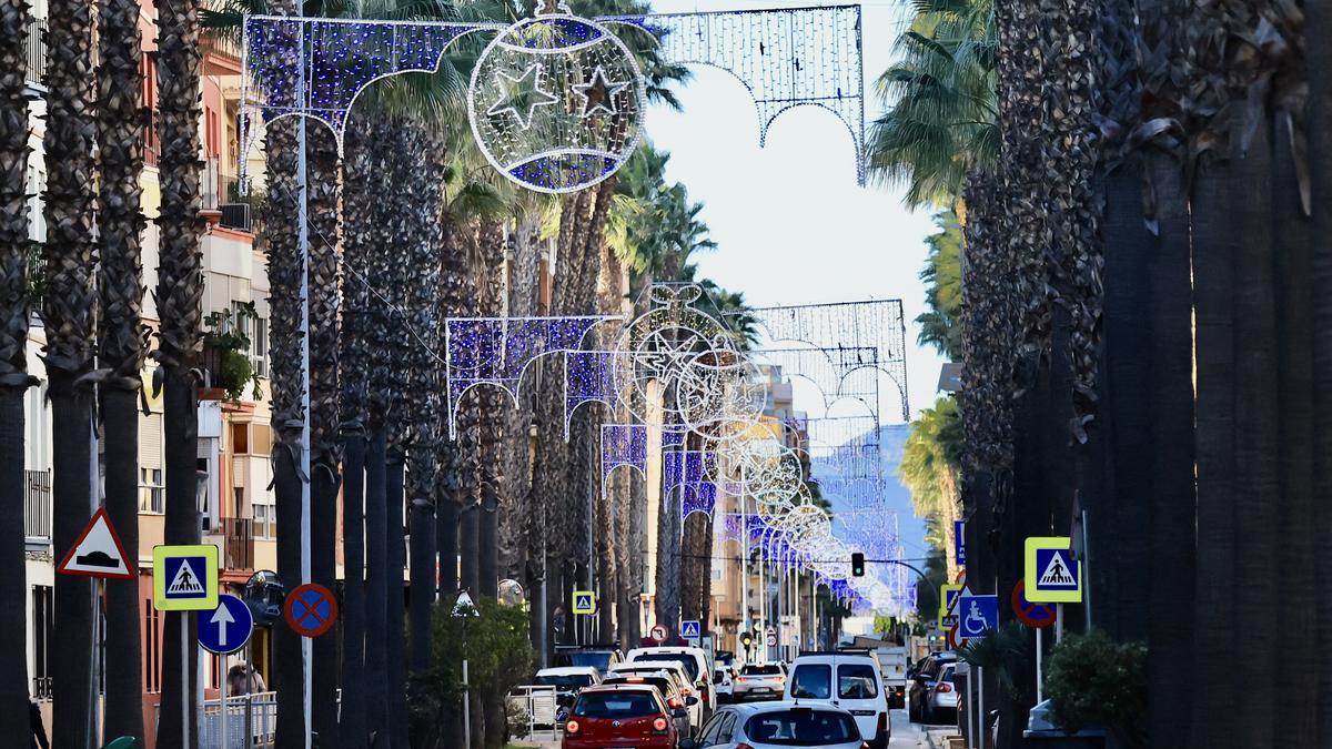 Vídeo: Montaje de las luces de Navidad en Vila-real