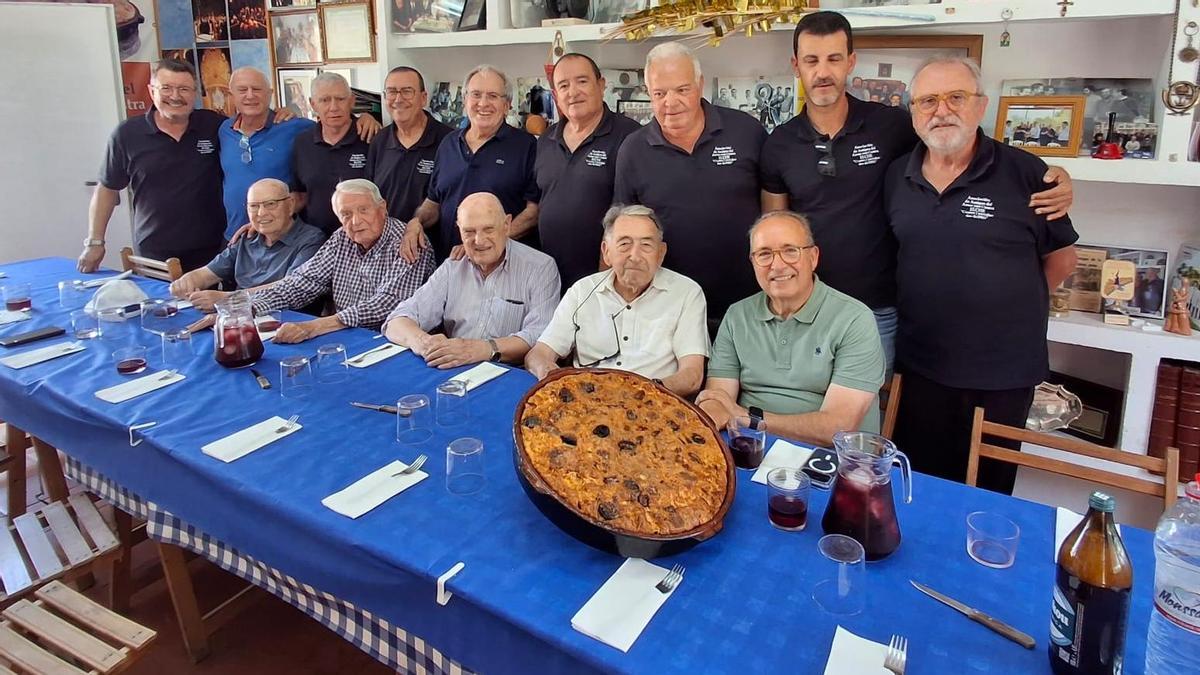 Los Amigos del Arroz Con Costra de Elche homenajearon a varios empresarios de la provincia