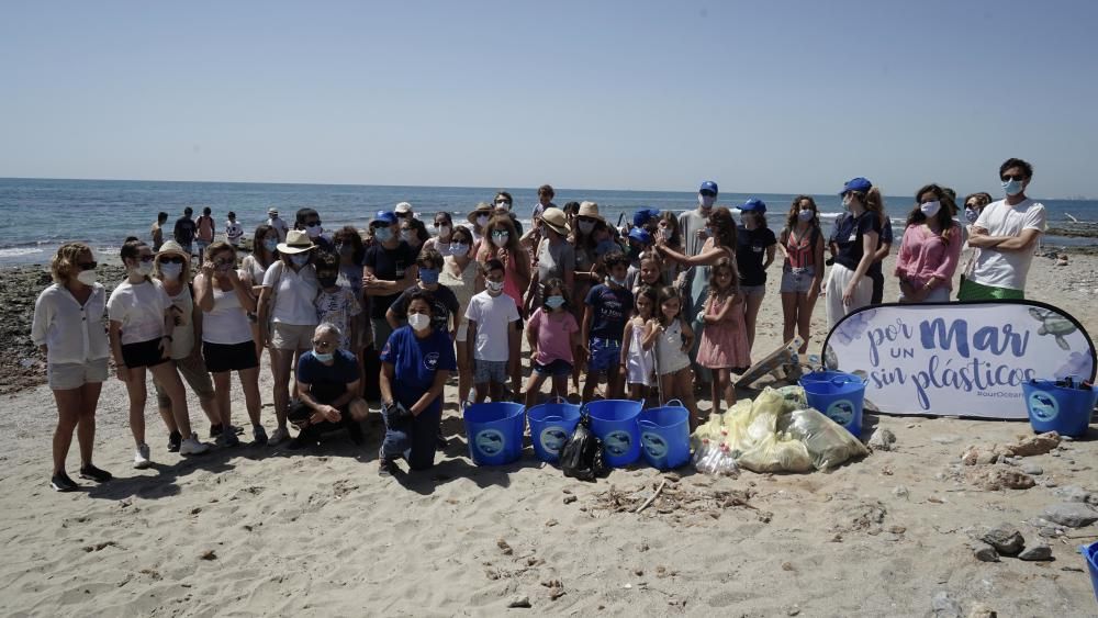 Suelta al mar de la tortuga "Colomera"y limpieza de la playa.