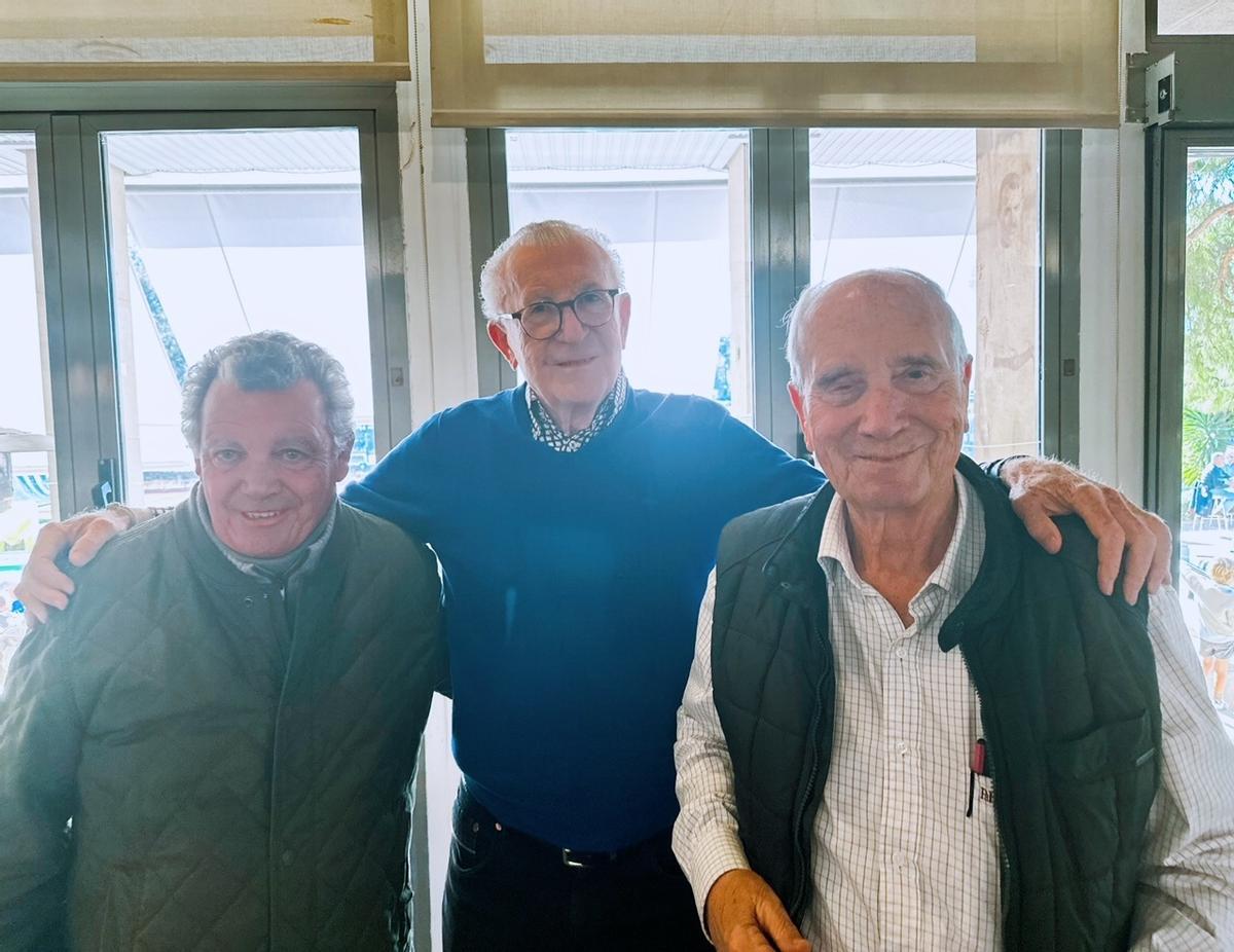 Quique Cruz Selva, el abogado  Alberto Aliaga y Fernando  Donat, en el Club de Tenis València.