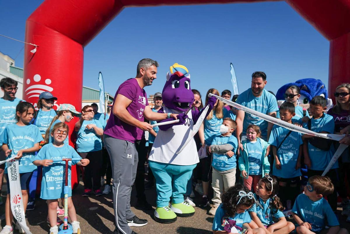 Badajoz se viste de azul para marchar por los niños con cáncer