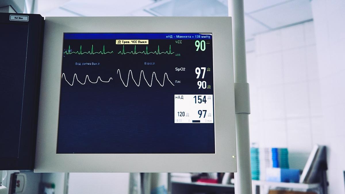 La dieta mediterránea, comparada con la dieta baja en grasa, tiene efectos beneficiosos en aquellos pacientes con enfermedad cardiovascular.