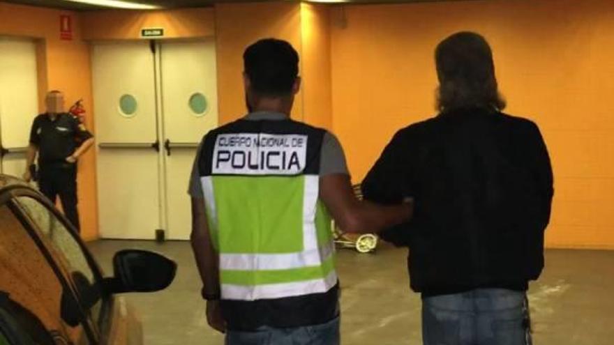 Arrestado en Orihuela Costa por abusar de su hija de 9 años y una amiga de once