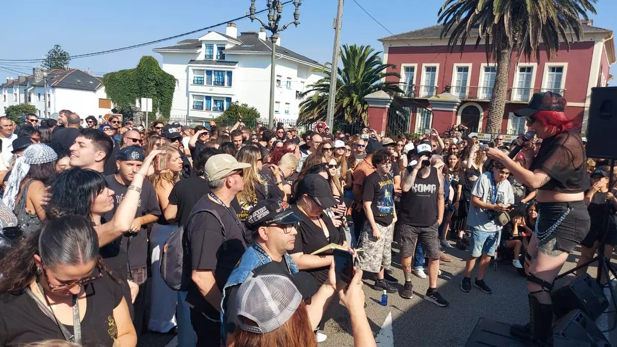 Puerto de Vega se rinde al rock and roll con un festival que levanta pasiones: "Es un día de compartir"