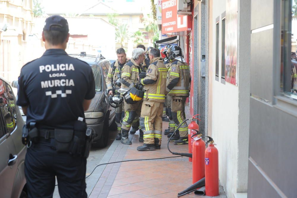 Arde un transformador en el centro de Murcia y deja sin energía a varios edificios