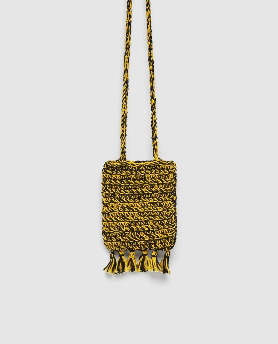 Bandolera crochet de Zara. (Precio: 19, 95 euros)