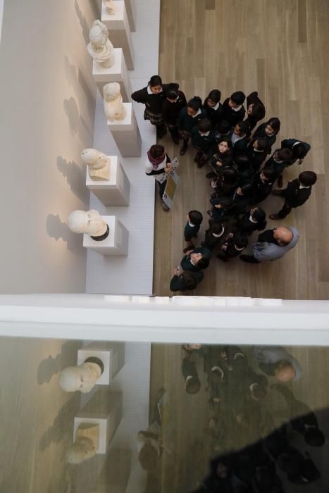 Visita de los alumnos del colegio Santa Teresa al Museo de Bellas Artes