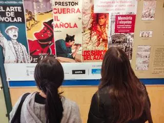 Una exposición en el IES La Asunción de Elche explica la Segunda República y la Guerra Civil a través de cómics