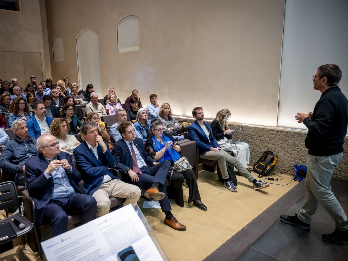 Les imatges de la jornada 'IA aplicada al sector vitivinícola empordanès. L'acte organitzat per  EMPORDÀ, Prensa Ibérica i Celler Perelada, posarà el focus en l’impacte d’aquesta tecnologia sobre la competitivitat del sector vitivinícola i l’hostaleria.