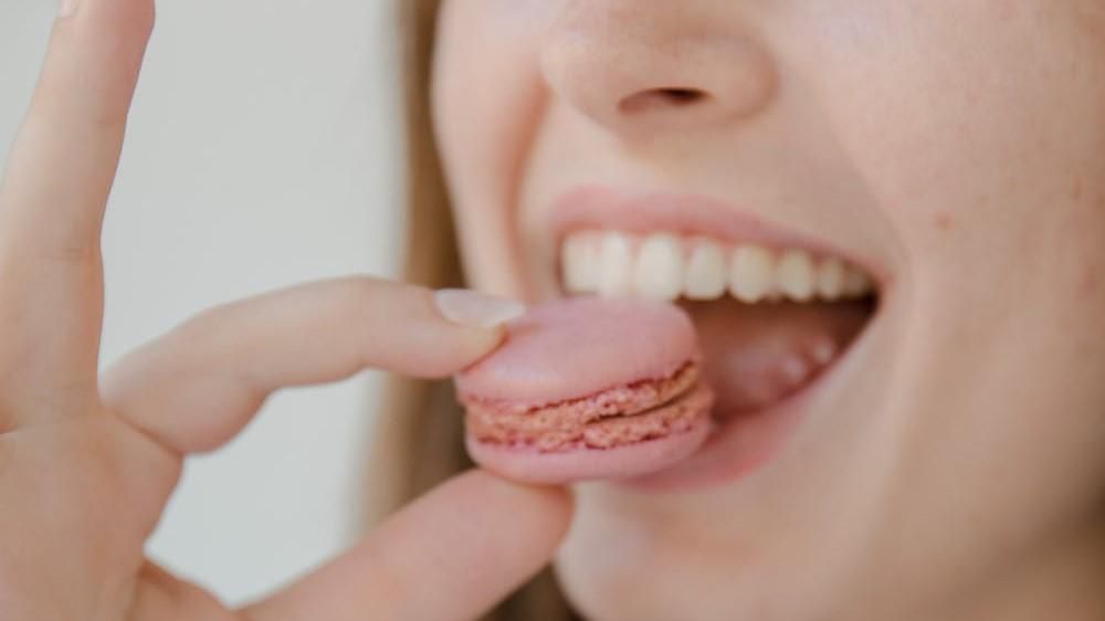 Chica comiendo