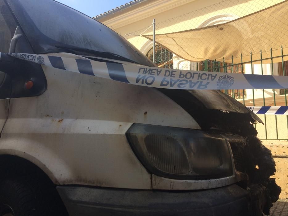 Cinco vehículos, dos motos y una vivenda afectadas por un incendio en Manacor