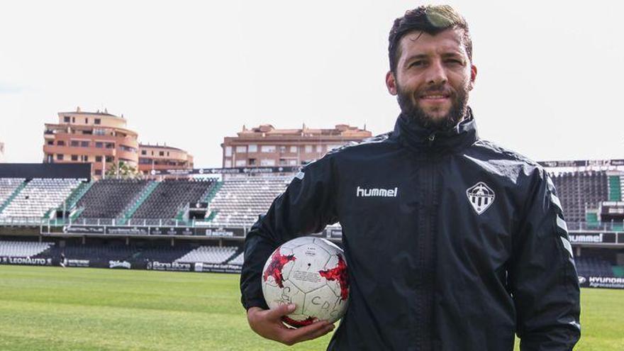 Ángel Dealbert: &quot;Me  gustaría  más ser  entrenador  que presidente  del  Castellón&quot;