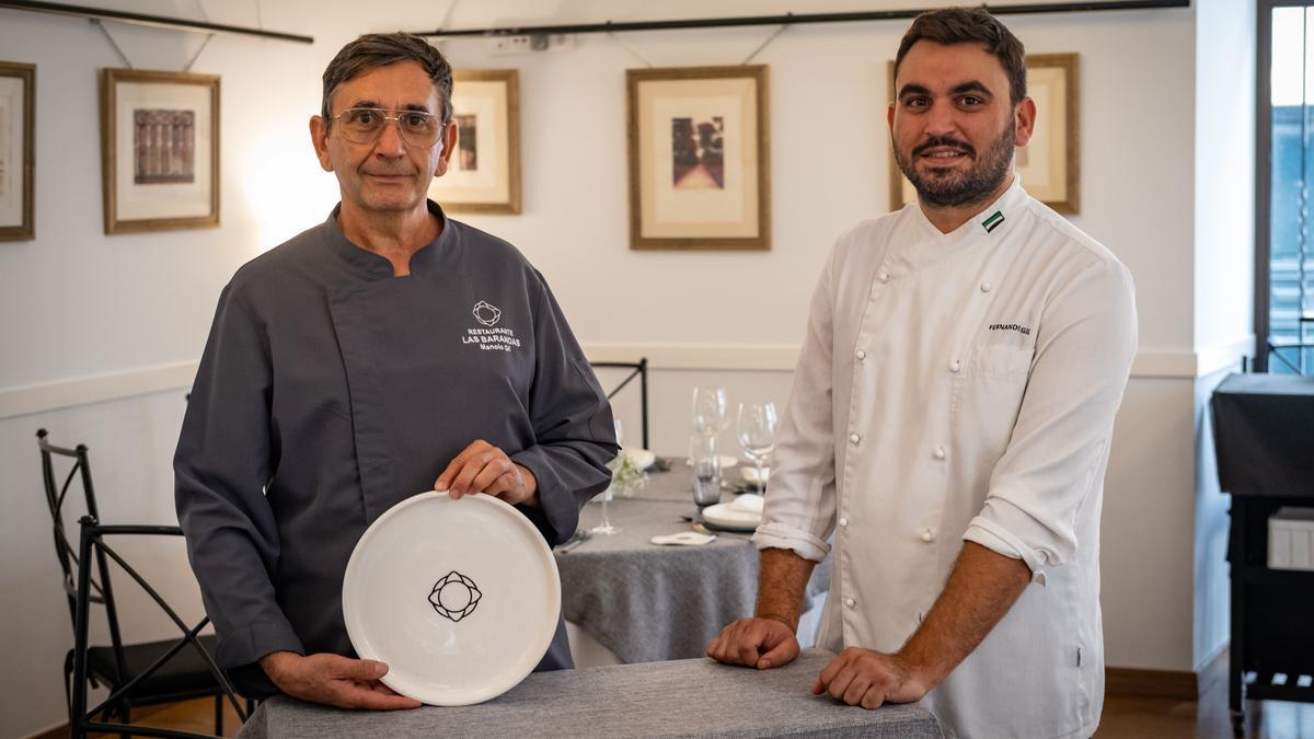 Manuel Gil y su hijo Fernando en restaurante Las Barandas (Los Santos de Maimona).