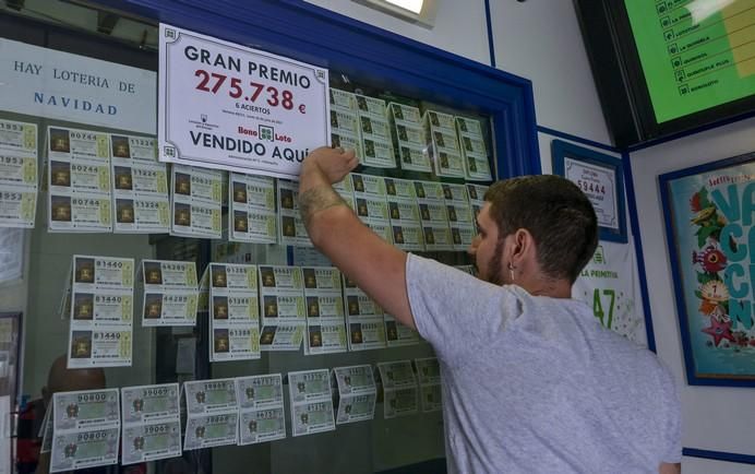 11/07/2017 VALSEQUILLO. La Administración nº 2 de Antonio Quintana y su hijo Carlos en Valsequillo, fue donde se selló el boleto ganador de la Bonoloto con un premio de 275.738 €.   FOTO: J. PÉREZ CURBELO