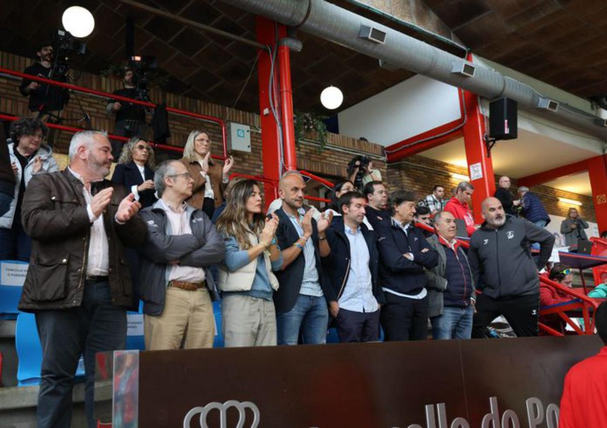 Autoridades en el palco.