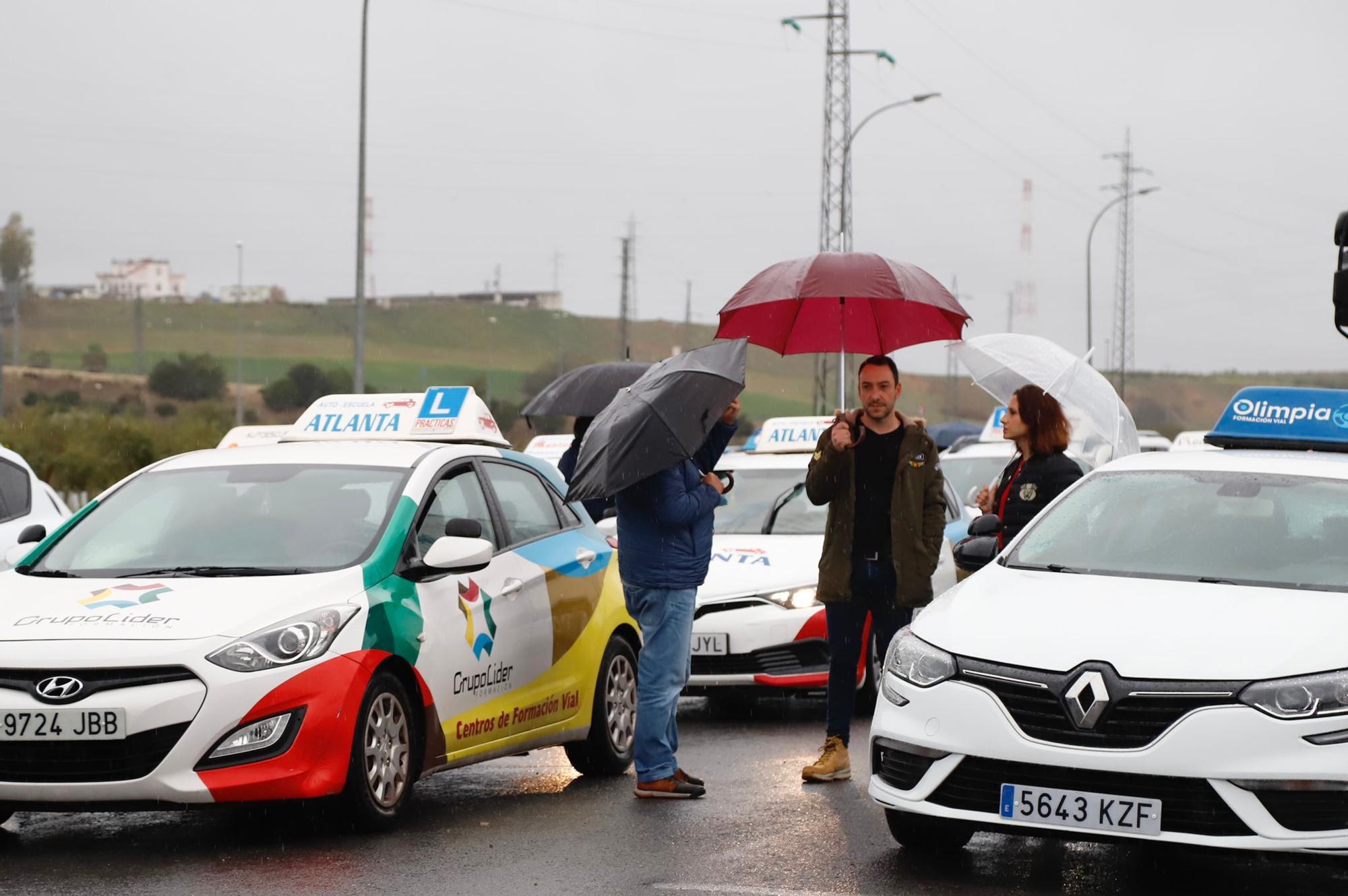 Las autoescuelas de Córdoba protestan para conseguir más exámenes