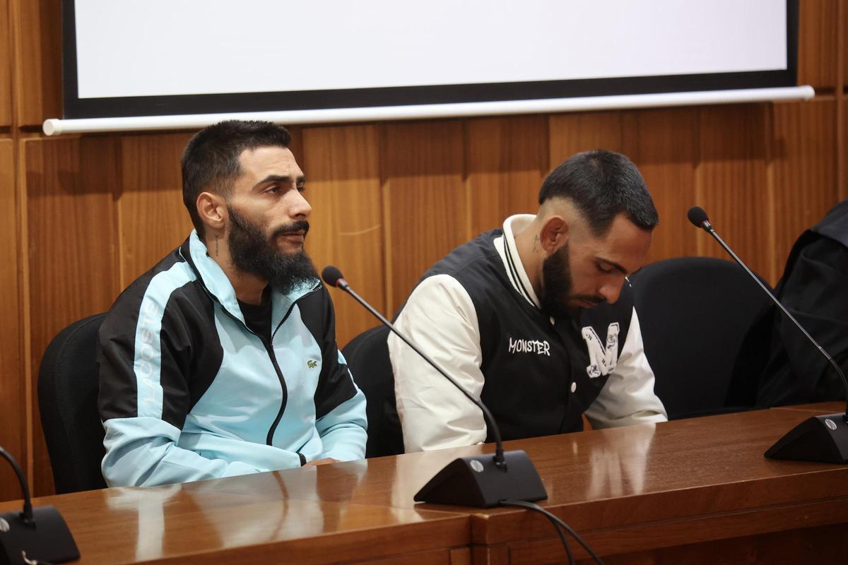 Los dos hermanos condenados por el crimen de la gasolinera de Lorca, en noviembre en el banquillo de la Audiencia Provincial de Murcia.