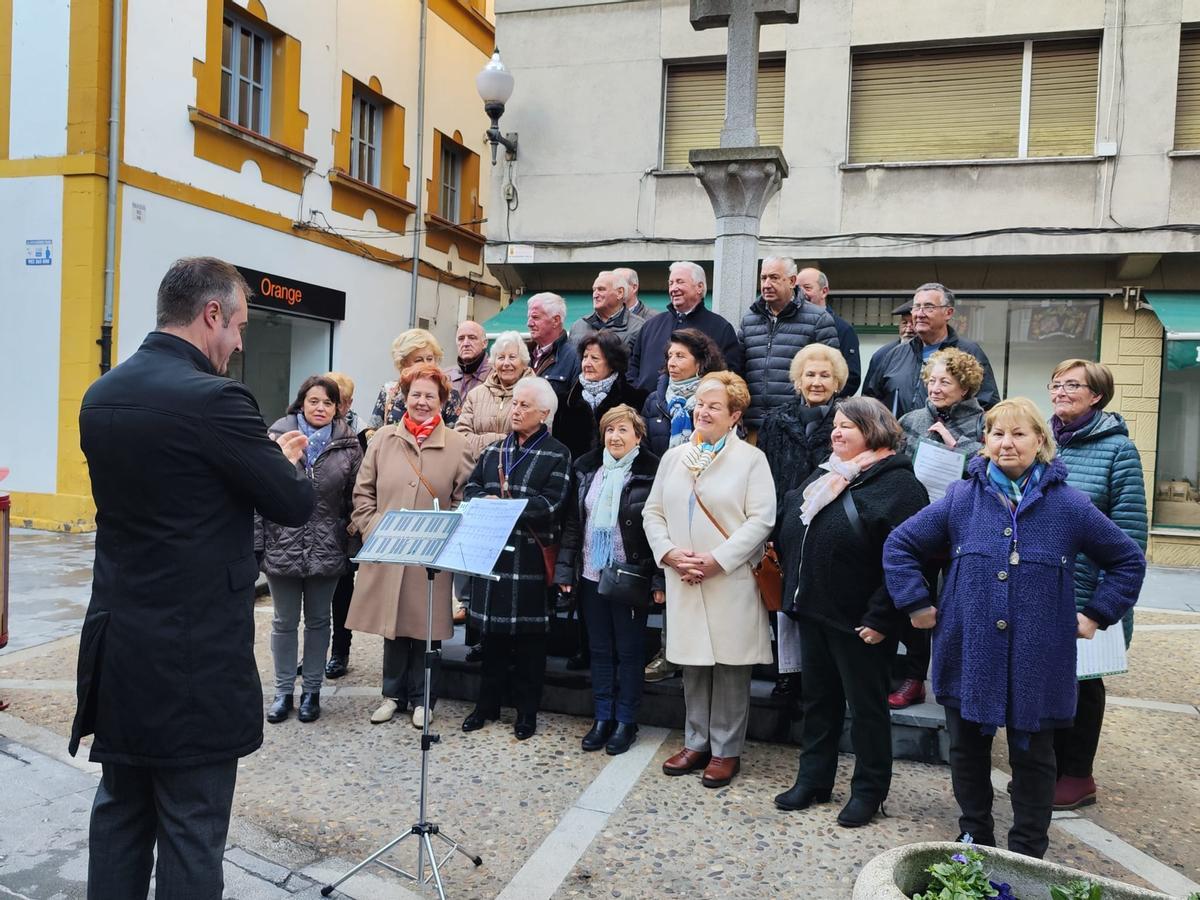 SEMANA SANTA VILLAVICIOSA 2023 | La procesión de la Soledad recorre ...