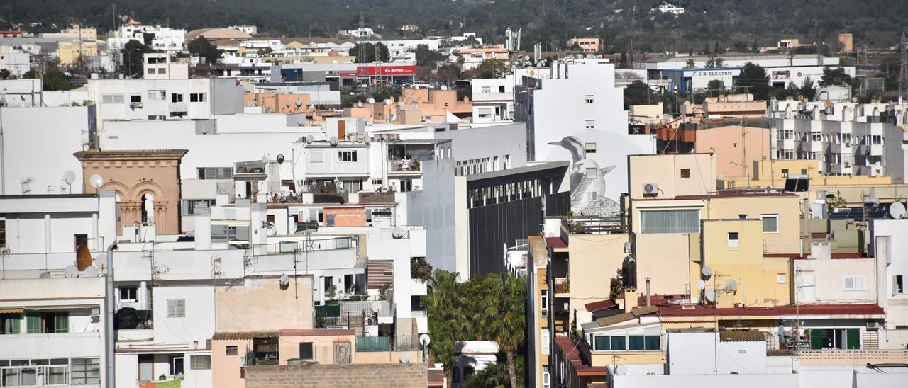 Vista parcial del casco urbano de Ibiza.