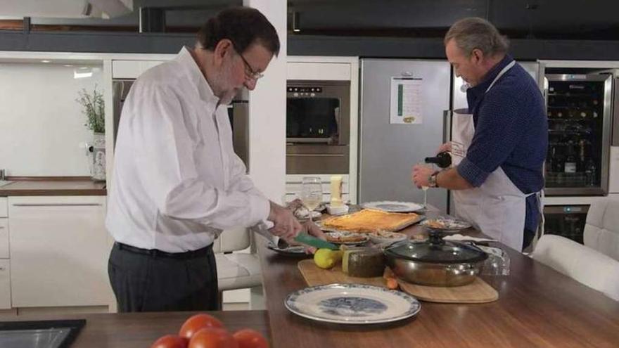 Mariano Rajoy y Bertín Osborne durante el programa.