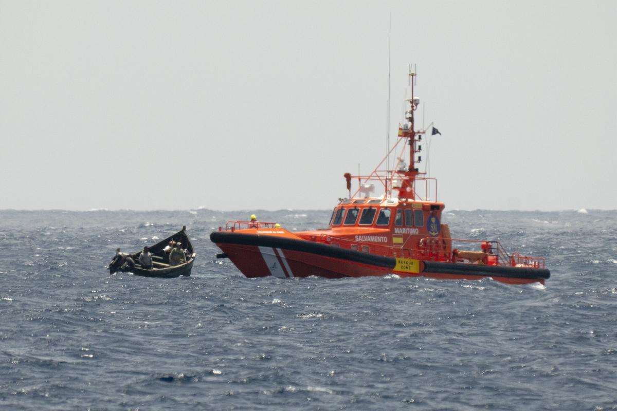 Rescate de dos magrebíes en una patera al norte de Lanzarote (29/7/2026)