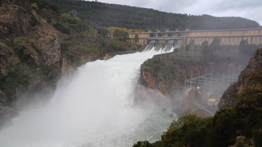 Los ríos del Pirineo siguen en máximos mientras baja la intensidad de las lluvias