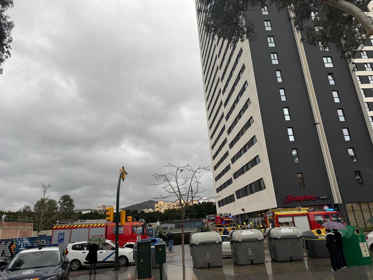 Un detector de humos en dos viviendas turísticas obliga a evacuar a los vecinos de Torre de Martiricos