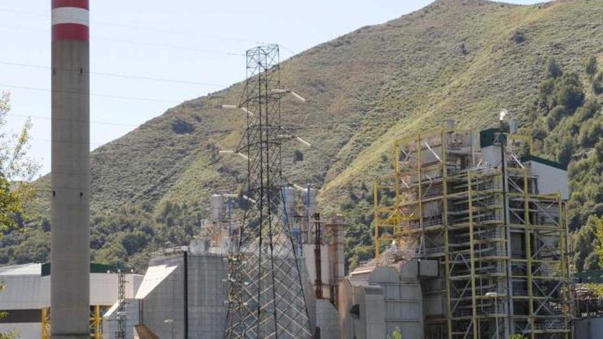 La central térmica de la Pereda, junto a la que se instalará la nueva subestación del Caudal.