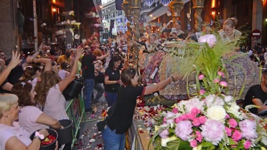 Un instante de la Batalla de las Flores, ayer tarde.