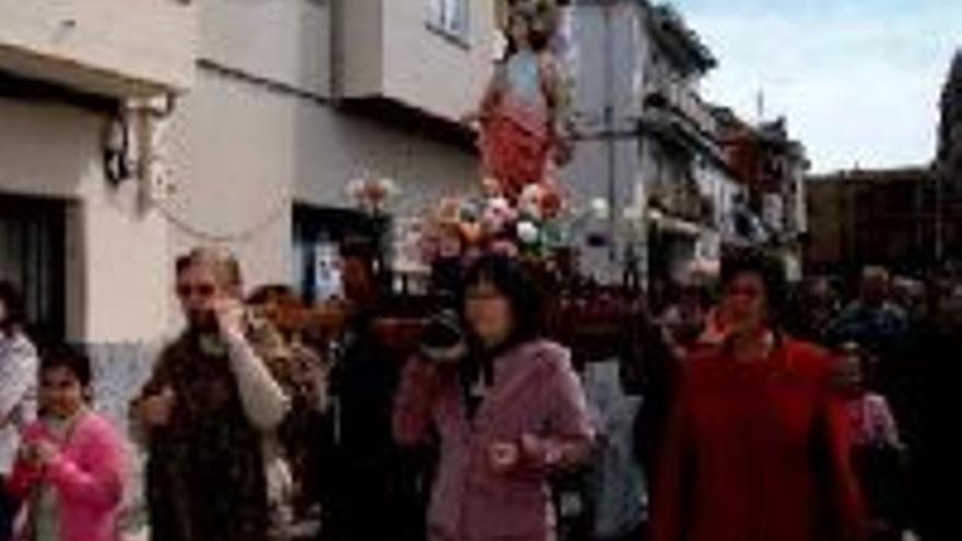 Coria estrena en procesión la imagen de Santa Vicenta
