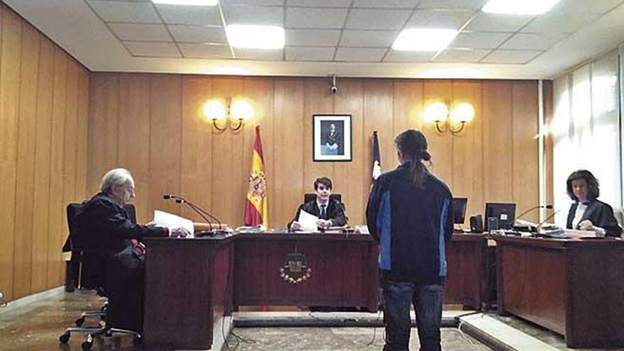 El hombre condenado, durante la vista celebrada en un juzgado de lo penal de Palma.