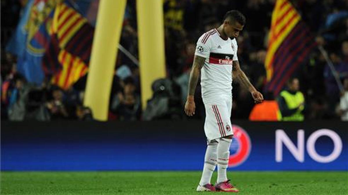 Boateng, con la camiseta del Milan en el Camp Nou