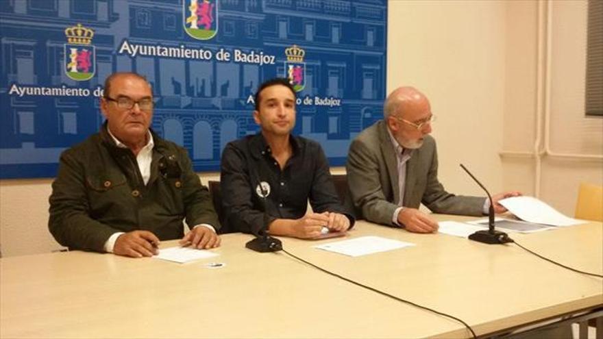 La oposición de Badajoz se une para instar a los pacenses a exigir el tren