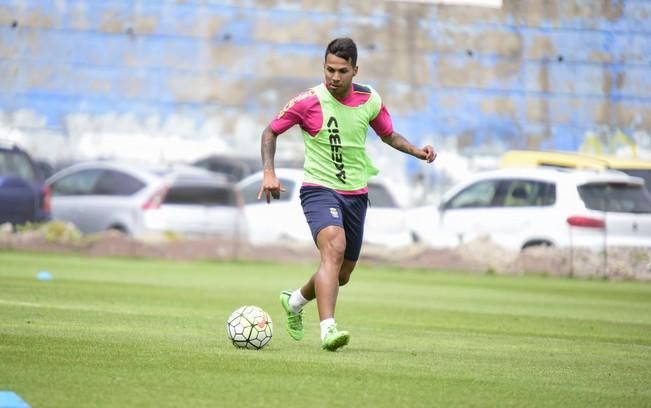 Entrenamiento de la UD Las Palmas en Barranco ...