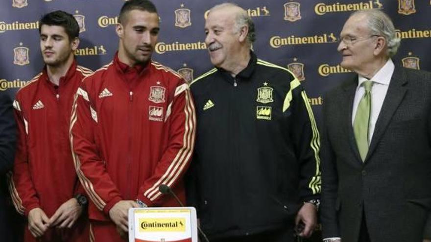 Asenjo y Denis Suárez, entre los «reservas»