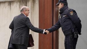 El coronel de la Guardia Civil Diego Pérez de los Cobos llega a la Audiencia Nacional, este lunes.