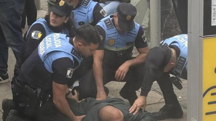 Show en Canarias: trece agentes de la Policía Local sacan al ‘otro Bellingham’ de una guagua