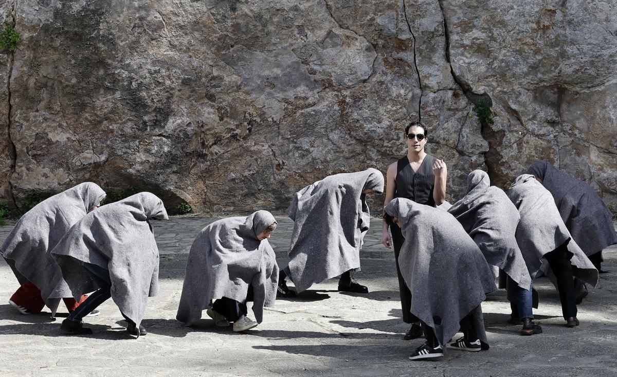 El Festival Grec y el Teatre Lliure celebrarán conjuntamente sus 50 años de vida con ‘L’òpera de tres rals’, de Bertolt Brecht, una obra que inaugurará el Grec los días 29 y 30 de junio y 1 de julio y abrirá la temporada del Lliure del 17 de septiembre al 12 de octubre.