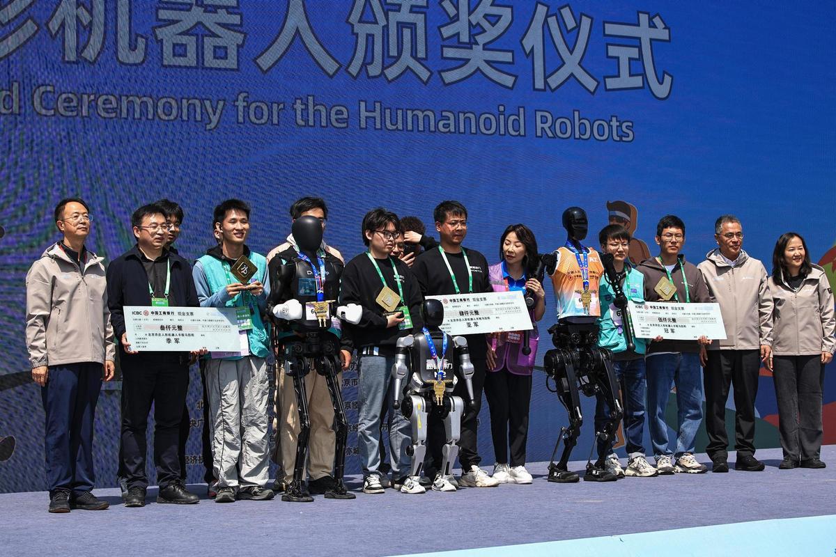 Primera Media Maratón para robots humanoides en Pekín